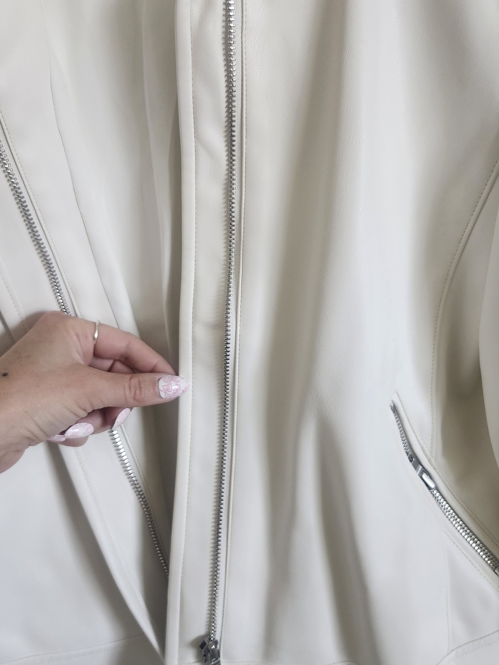 Ann Taylor Cream Collarless Leather Jacket with Silver Zips - Picture 4 of 9